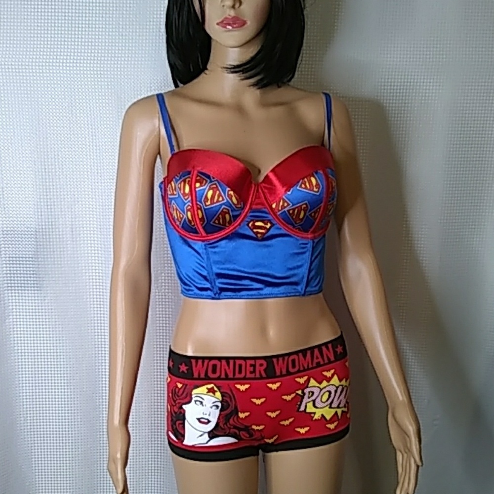 Wonder Woman 2pc underwire and boy shorts